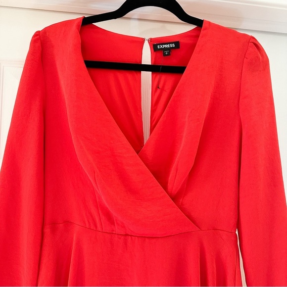 Express Satin Long Sleeve Surplice Fit and Flare Blouson mini Dress Red sz Small - Picture 4 of 8